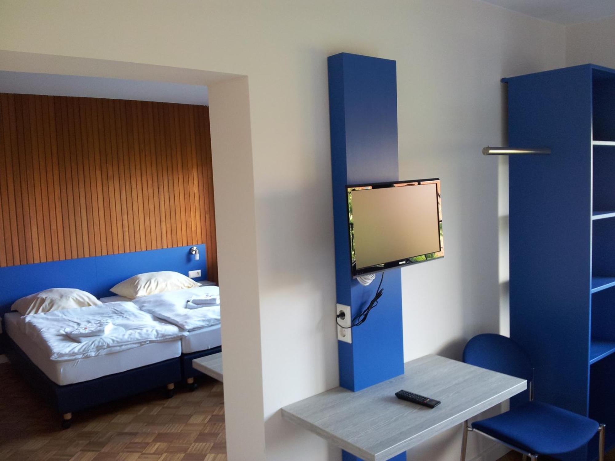 Smart Hostel By Landgasthof Velber 24H7D Seelze المظهر الخارجي الصورة