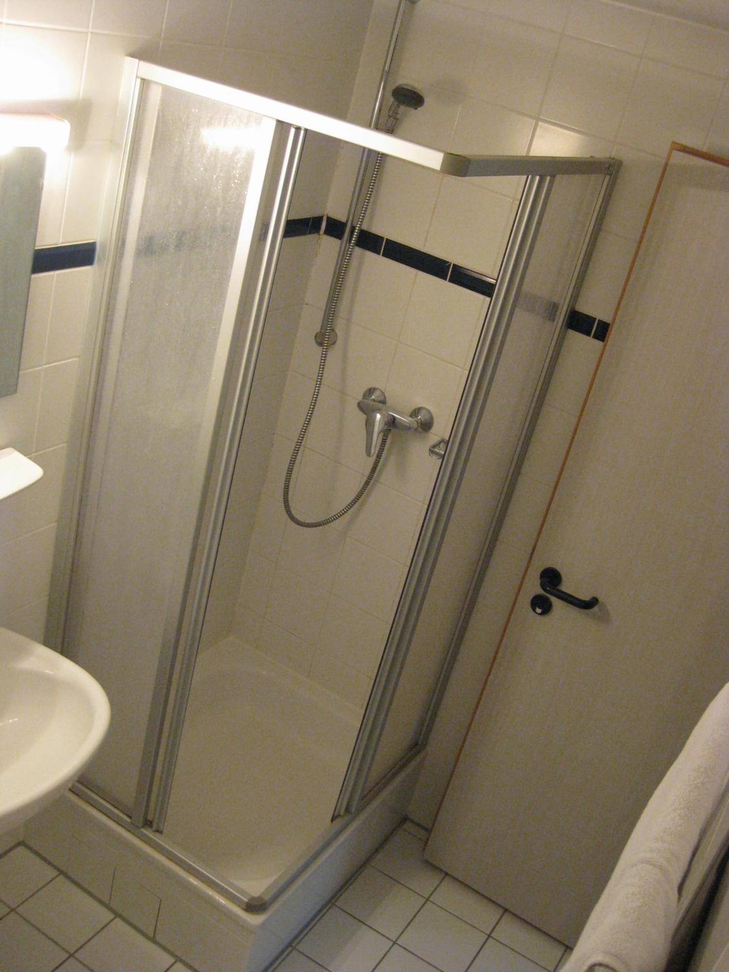 Smart Hostel By Landgasthof Velber 24H7D Seelze المظهر الخارجي الصورة