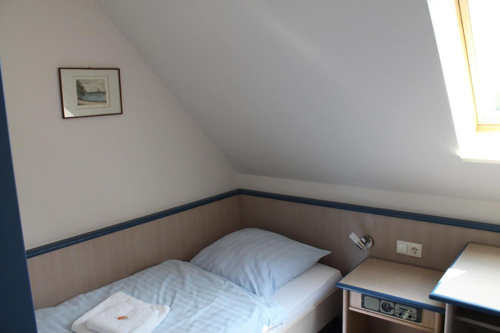 Smart Hostel By Landgasthof Velber 24H7D Seelze المظهر الخارجي الصورة