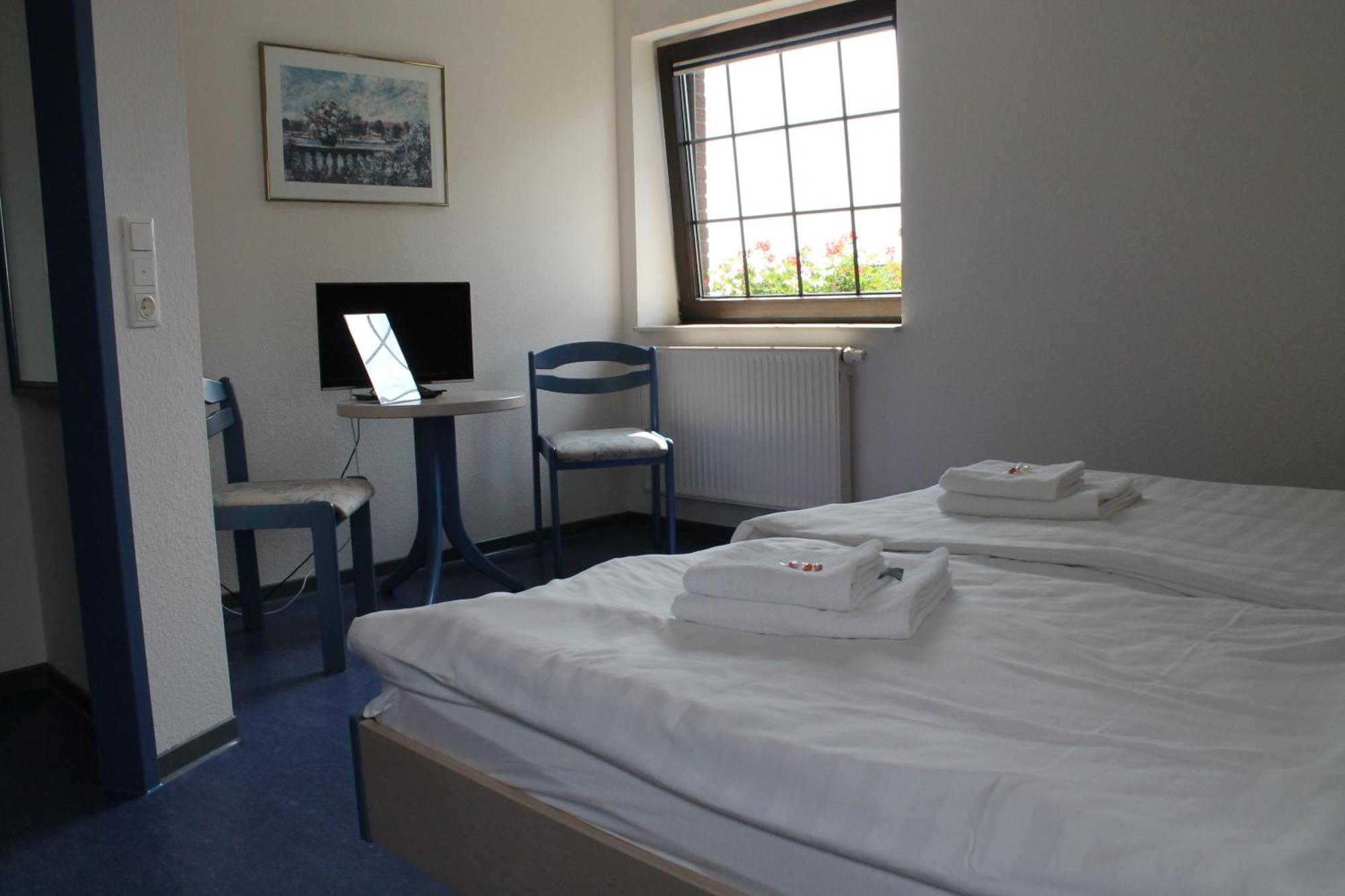 Smart Hostel By Landgasthof Velber 24H7D Seelze المظهر الخارجي الصورة