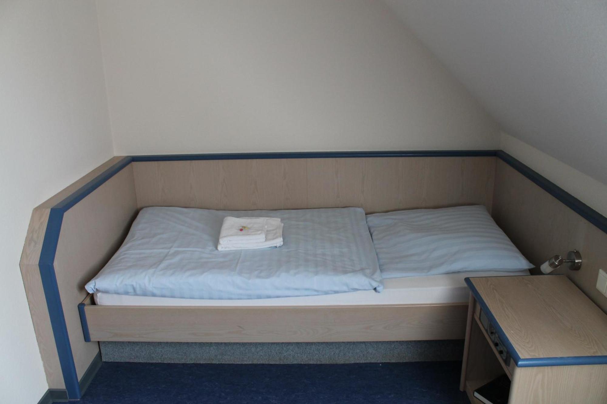 Smart Hostel By Landgasthof Velber 24H7D Seelze المظهر الخارجي الصورة