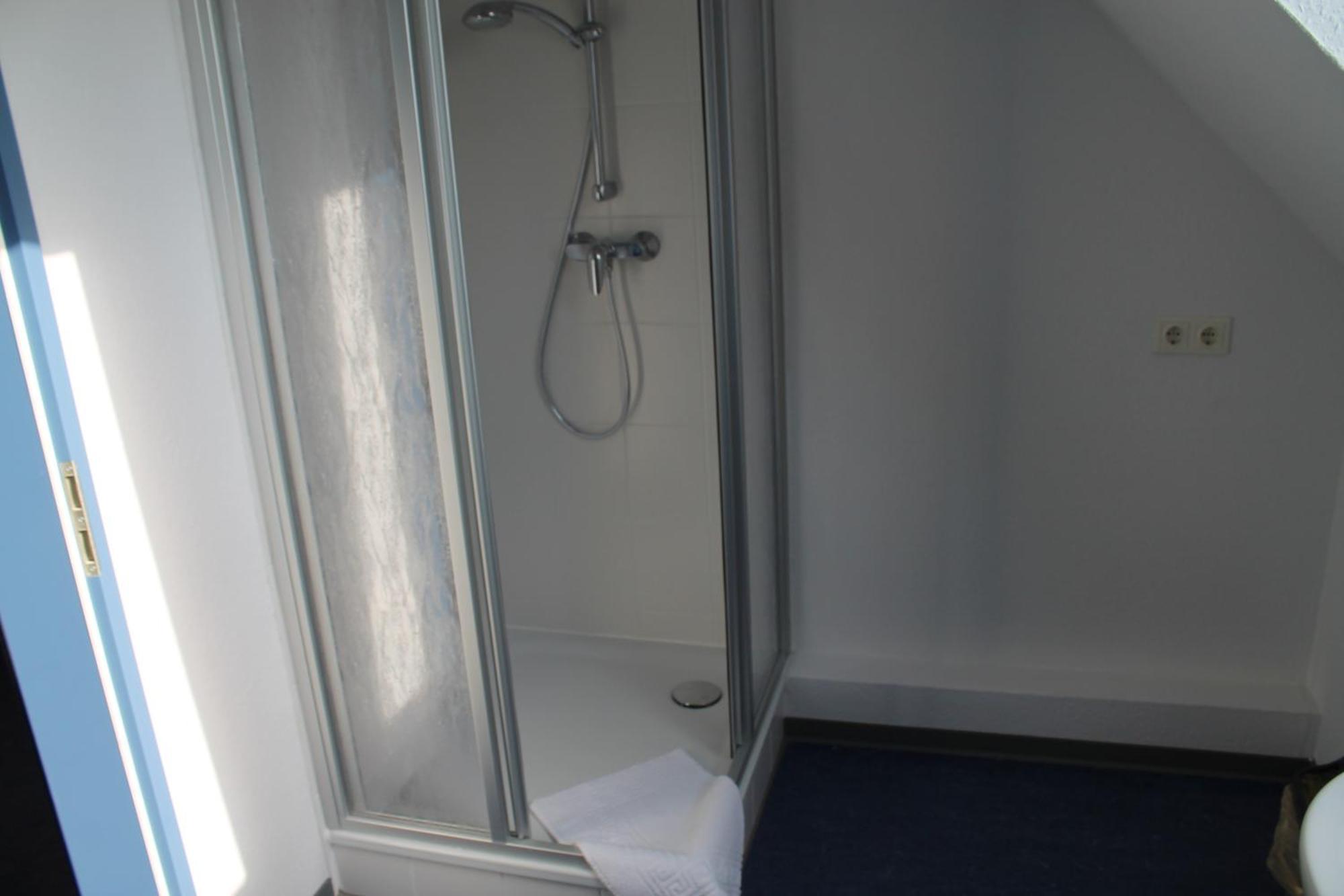 Smart Hostel By Landgasthof Velber 24H7D Seelze المظهر الخارجي الصورة