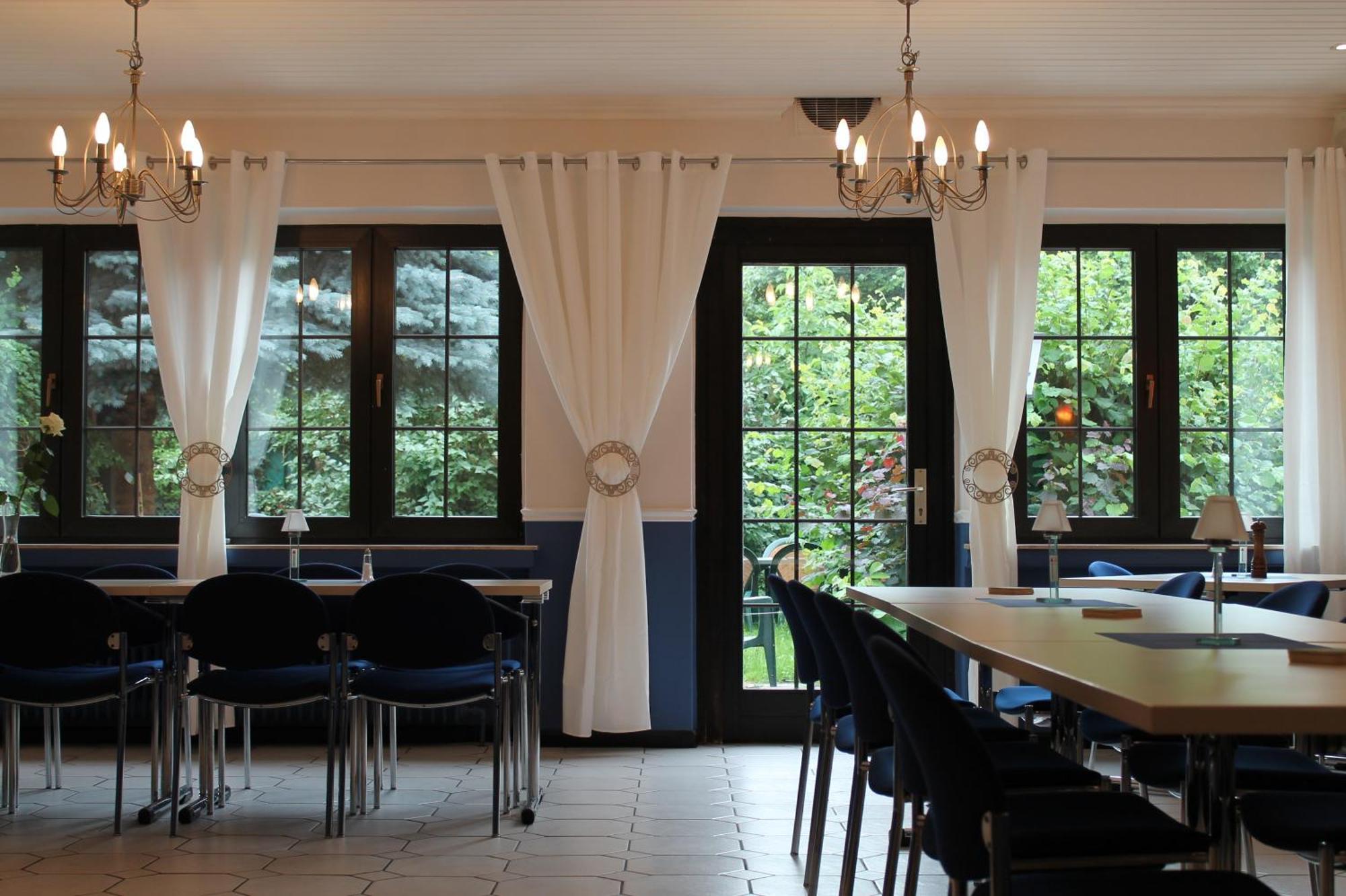 Smart Hostel By Landgasthof Velber 24H7D Seelze المظهر الخارجي الصورة