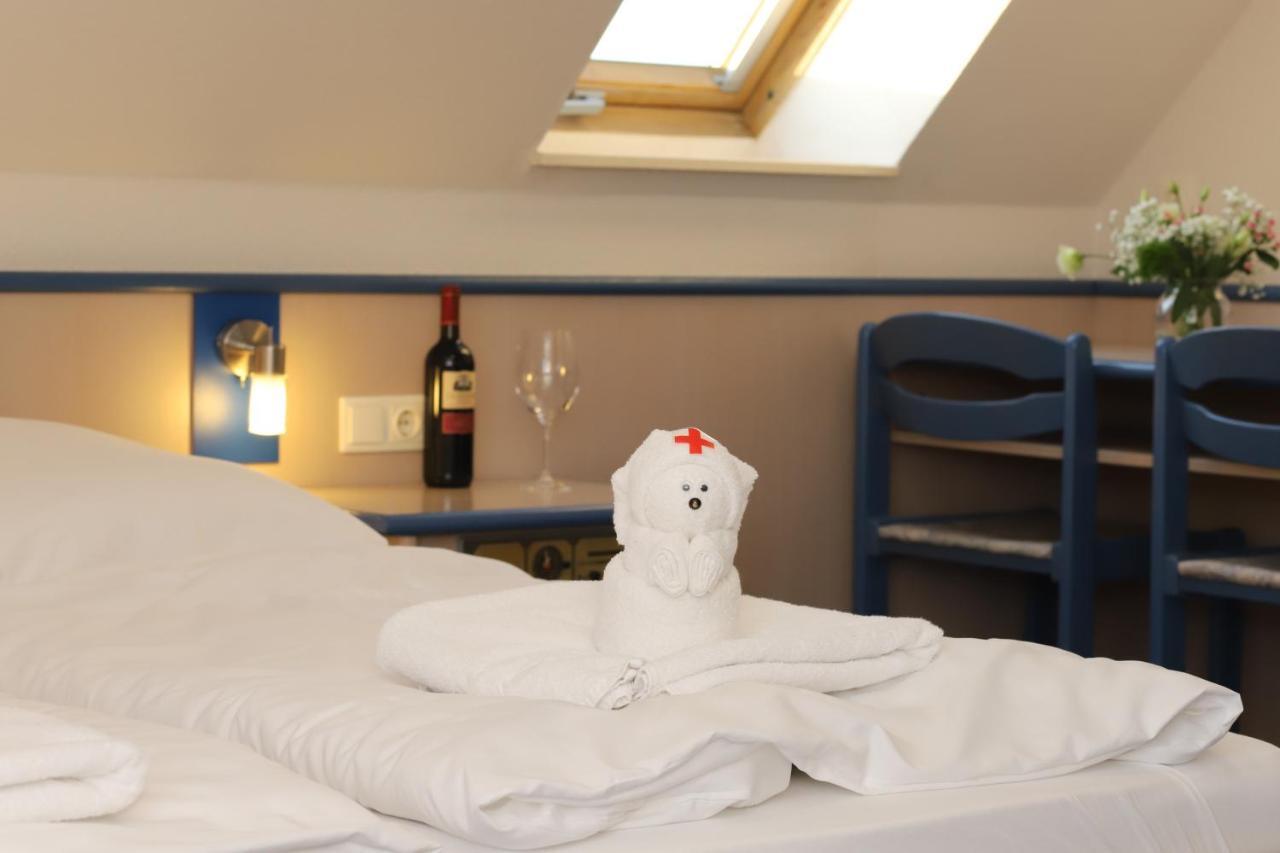 Smart Hostel By Landgasthof Velber 24H7D Seelze المظهر الخارجي الصورة