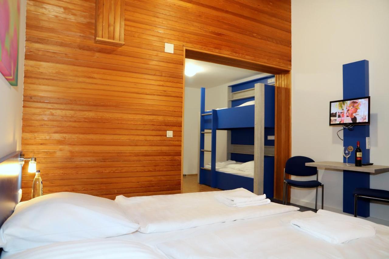 Smart Hostel By Landgasthof Velber 24H7D Seelze المظهر الخارجي الصورة