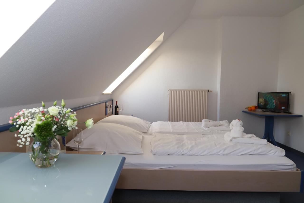 Smart Hostel By Landgasthof Velber 24H7D Seelze المظهر الخارجي الصورة