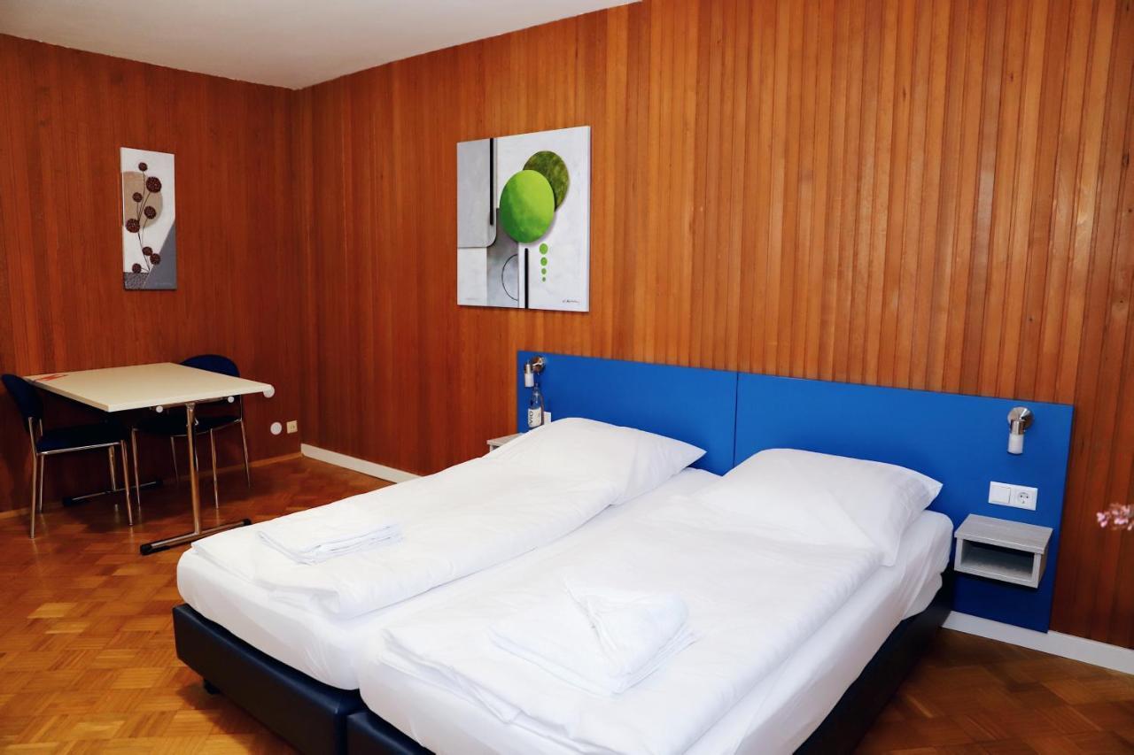 Smart Hostel By Landgasthof Velber 24H7D Seelze المظهر الخارجي الصورة