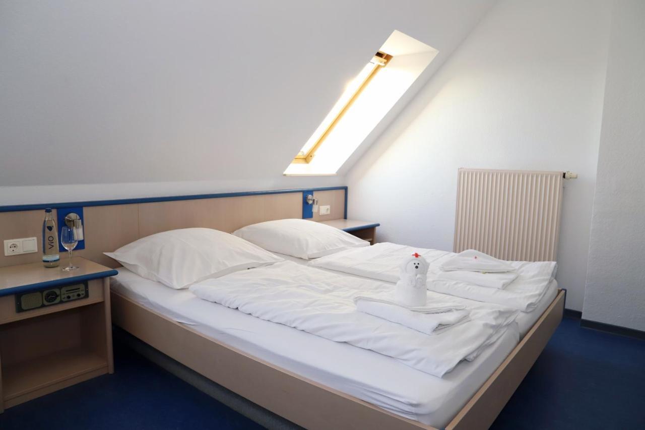 Smart Hostel By Landgasthof Velber 24H7D Seelze المظهر الخارجي الصورة